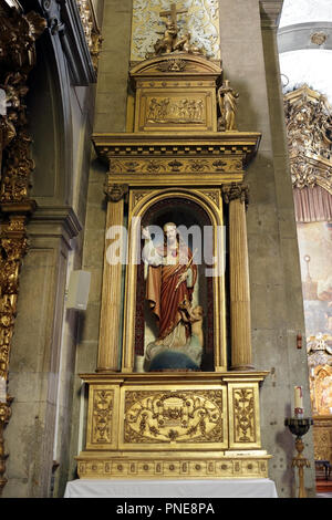 Porto, Portogallo - 4 Marzo 2015: Gesù Cristo statua dalla vecchia chiesa di San Nicola. La chiesa a partire dal XVII secolo e ricostruito nel XVIII secolo. Neocla Foto Stock