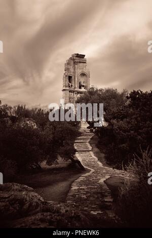 Monumento Philopappos all'alba con il cloud, Atene, Grecia Foto Stock