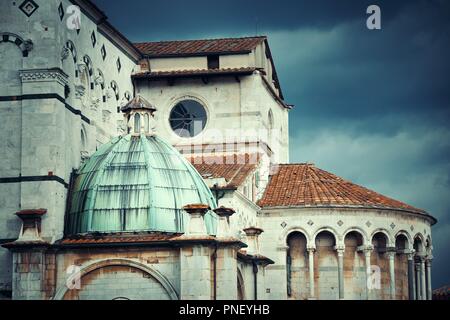 San Martino Cattedrale closeup nella città medievale di Lucca in Italia. Foto Stock