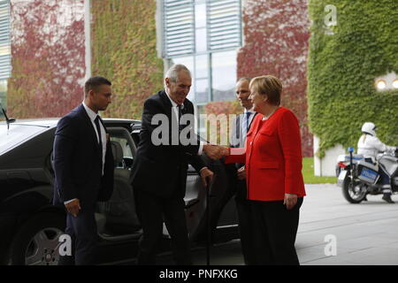 Berlino, Germania. Il 21 settembre 2018. La germania,09/21/2018, Berlino, Cancelliere Merkel accoglie il Presidente ceco Zeman. Il cancelliere tedesco Angela Merkel riceve Presidente ceca Miloš Zeman presso la Cancelleria federale su Venerdì, 21 settembre. Credito: SAO colpito/Alamy Live News Foto Stock