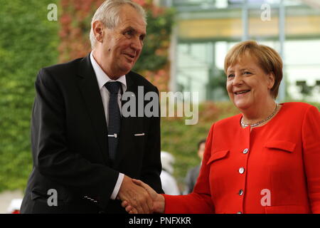 Berlino, Germania. Il 21 settembre 2018. La germania,09/21/2018, Berlino, Cancelliere Merkel accoglie il Presidente ceco Zeman. Il cancelliere tedesco Angela Merkel riceve Presidente ceca Miloš Zeman presso la Cancelleria federale su Venerdì, 21 settembre. Credito: SAO colpito/Alamy Live News Foto Stock