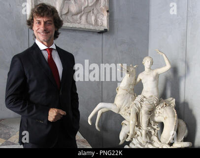 Napoli, Italia. Il 21 settembre 2018. Alberto Angela visto che posano per una foto.Alberto Angela, conduttore televisivo presenta al Mann (Museo Archeologico Nazionale di Napoli), il documentario "tanotte a Pompei. Credito: Paola Visone/SOPA Immagini/ZUMA filo/Alamy Live News Foto Stock