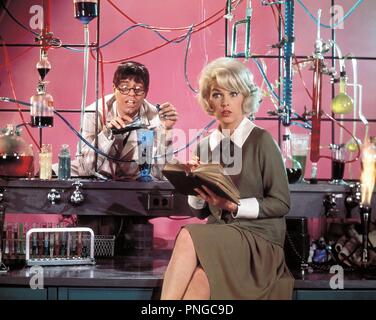 Pellicola originale titolo: Il professore matto. Titolo inglese: Il professore matto. Anno: 1963. Direttore: Jerry Lewis. Stelle: Jerry Lewis; STELLA Stevens. Credito: Paramount Pictures / Album Foto Stock