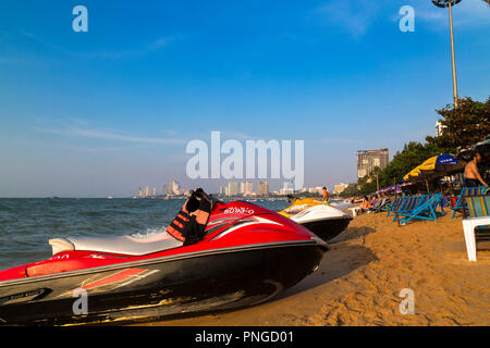 Idrogetti sulla spiaggia di Pattaya, Chonburi, Thailandia Foto Stock