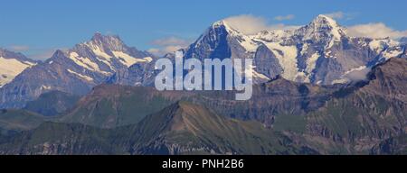 Schreckhorn Eiger, Monch e. Alte montagne dell'Oberland bernese. Foto Stock