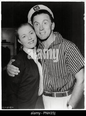 Pellicola originale titolo: LIZZIE. Titolo inglese: LIZZIE. Anno: 1957. Direttore: HUGO HAAS. Stelle: Kirk Douglas; ELEANOR PARKER. Credito: M.G.M. / Album Foto Stock