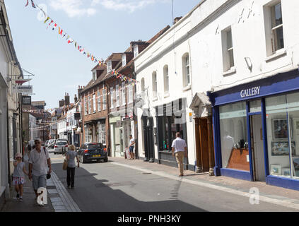 Edifici storici su High Street nella zona del porto vecchio di Poole, Dorset, England, Regno Unito Foto Stock