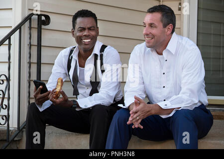 Data di rilascio: Aprile 27, 2018 Titolo: La settimana di studio: Netflix regista: Robert Smigel trama: due padri con personalità opposte si riuniscono per celebrare il matrimonio dei loro figli. Essi sono costretti a trascorrere la settimana più lunga della loro vita insieme e il grande giorno non può venire presto abbastanza. STARRING: Adam Sandler, Chris Rock, Steve Buscemi. (Credito Immagine: © Netflix Intrattenimento/foto) Foto Stock