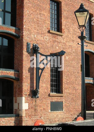 In tutto il Regno Unito - architettura Dockside - Royal Albert Dock, Liverpool Foto Stock