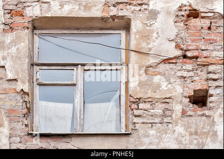 Grande Croce sulla chiesa russa porta in Druskininkai, Lituania Foto Stock