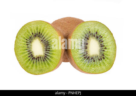 Una intera e due semi maturi e kiwi freschi frutti isolati su sfondo bianco Foto Stock