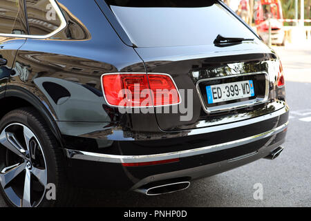 Montecarlo, Monaco - 19 Settembre 2018 : Luxury SUV Nero Bentley Bentayga (vista posteriore) parcheggiata di fronte al Casinò di Monte Carlo a Monaco, Francese Ri Foto Stock