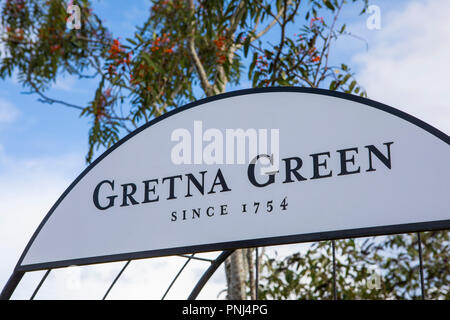 Gretna Green, Scozia - Agosto 24 2018: un segno presso la storica Gretna Green in Scozia - il villaggio è famoso per il runaway matrimoni e romanticismo. Foto Stock