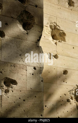 Guerra Mondiale 2 danni shell sul restaurato recentemente Palais de Justice, Rouen, Normandia, Francia. Foto Stock