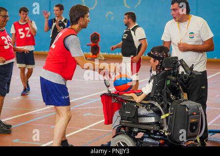 Gli studenti giocano Baskin a STAPS Sport Scuola Superiore, Villeurbanne, Francia Foto Stock