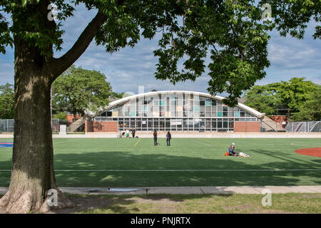 Harrison Park, campo sportivo e natatorium nel quartiere Pilsen, area storica sulla parte inferiore lato ovest di Chicago, IL. Foto Stock