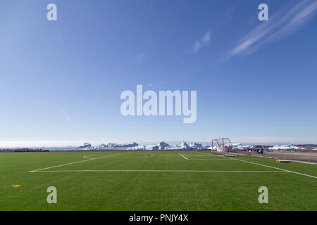 Campo di calcio di Qeqertarsuaq, Groenlandia Foto Stock