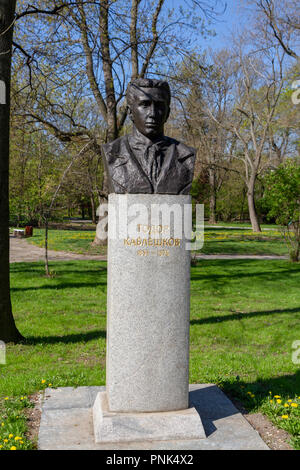 Busto di Todor Kableshkov (i leader della sollevazione di aprile) in Borisova Gradina Park, Sofia, Bulgaria. Foto Stock