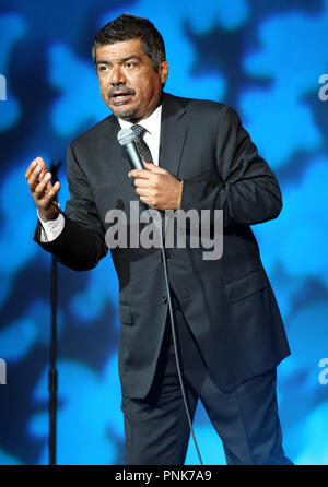 George Lopez esegue in concerto al Seminole Hard Rock Hotel & Casino in Hollywood Florida il 25 febbraio 2011. Foto Stock