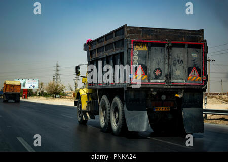 Un carrello di trasporto di merci in Iran Foto Stock