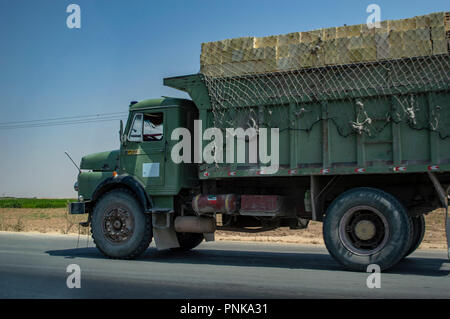 Un carrello di trasporto di merci in Iran Foto Stock