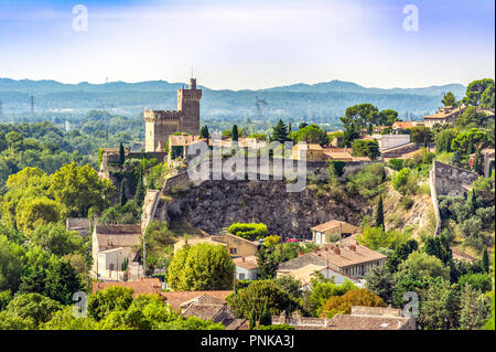 La Francia. Gard (30). Villeneuve-Les-Avignon. Il Philippe Le Bel Tower visto dalla Abbazia di Saint-André Foto Stock