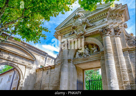 La Francia. Gard (30). Villeneuve-Les-Avignon. Chartreuse Notre-Dame-du-Val-de-Bénédiction. Il portale monumentale Foto Stock