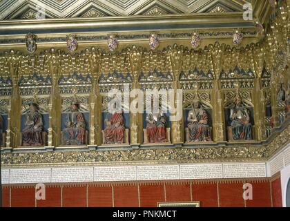 SALA DE LOS REYES - ESTATUAS DE ALONSO XI SANCHO IV IV Fernando ALONSO XII Y PEDRO V. Posizione: ALCAZAR-interno. SEGOVIA. Spagna. Foto Stock