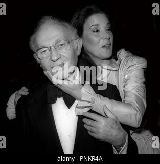 Lee Strasberg e Anna Strasberg 1981 Foto di Adam Scull/il PHOTOlink/MediaPunch Foto Stock