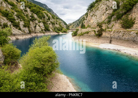 Il lago di San Domenico nelle gole del Sagittario (Italia) Foto Stock