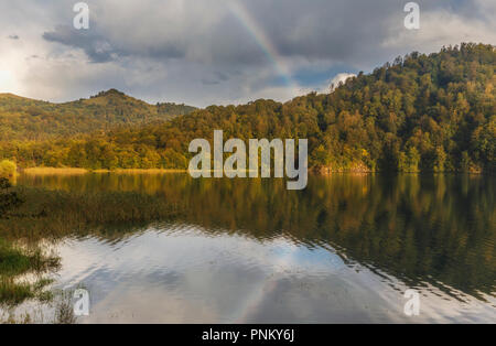 Il lago di Goygol in Azerbaigian nel mese di settembre Foto Stock