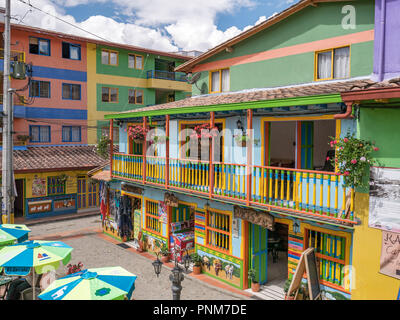 Guatape, Colombia. Tipicamente gli edifici colorati in Guatape Colombia Foto Stock