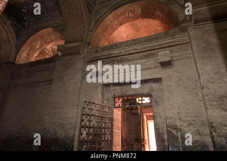 Bet Medhane Alem interno, gruppo settentrionale delle Chiese, lalibela, Etiopia. Chiesa Monollithic ie scavata completamente dalla roccia. Foto Stock