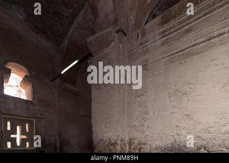 Bet Medhane Alem interno, gruppo settentrionale delle Chiese, lalibela, Etiopia. Chiesa Monollithic ie scavata completamente dalla roccia. Foto Stock