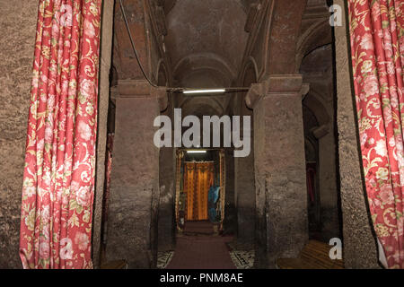 Bet Medhane Alem interno, gruppo settentrionale delle Chiese, lalibela, Etiopia. Chiesa Monollithic ie scavata completamente dalla roccia. Foto Stock