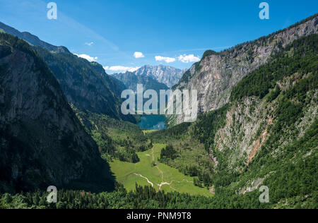 Vista dei laghi Obersee e Königssee dal Röthsteig, nel retro Watzmann, Berchtesgaden, Alta Baviera, Baviera, Germania Foto Stock