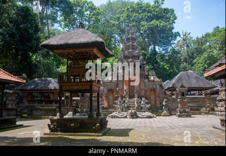 Tempio indù, Pura Dalem Agung Padangtegal tempio, Ubud Monkey Forest, sacro Santuario della Foresta delle Scimmie, Padangtegal, Ubud, Bali Foto Stock