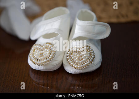 Bambino scarpe bianco Foto Stock