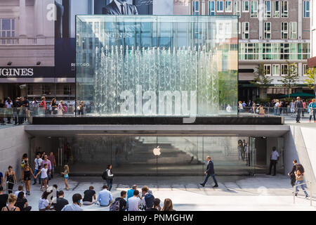 Milano, Italia - 21 settembre 2018​: Apple store in Piazza Liberty, Milano Foto Stock