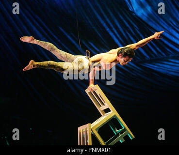 Cirque du Soleil esegue 'Kooza' presso il Parco del Bicentenario a Miami in novembre 11, 2010. Foto Stock