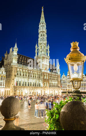 Bruxelles, Belgio - 8 agosto 2018: vista serale della Grand Place Foto Stock