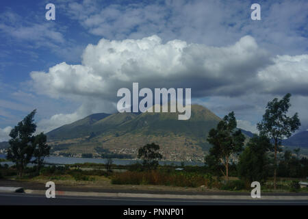 Vista Vulcano vicino a Otavalo, Ecuador Foto Stock