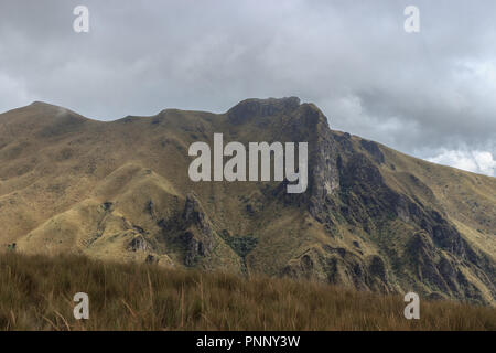 Vista da ruca pichincha su Quito, Ecuador Foto Stock