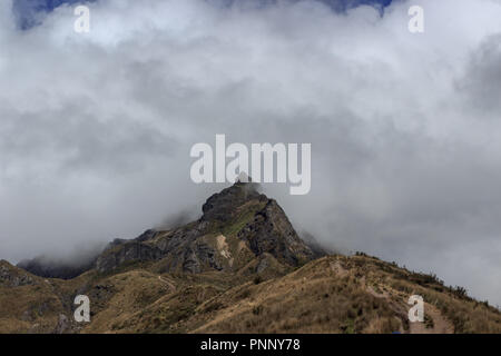 Vista da ruca pichincha su Quito, Ecuador Foto Stock