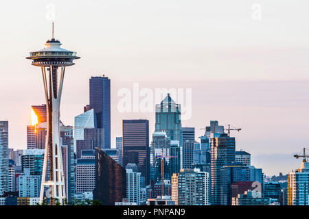 Una skyline di Seattle al mattino presto Foto Stock