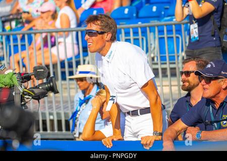 North Carolina, USA. Xxi Sett 2018. Henrik von Eckermann. SWE. A fare il tifo per la Svezia. Sostenitore. Lascia l'arena. Devin Ryan. Stati Uniti d'America. entra nell'arena. FEI World Team & singoli Campionati di salto. Showjumping. Secondo Concorso. Round 2. Giorno 10. Giochi equestri mondiali. WEG 2018 Tryon. Carolina del Nord. Stati Uniti d'America. 21/09/2018. Credito: Sport In immagini/Alamy Live News Foto Stock