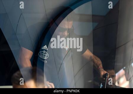 Vigo, Spagna. 22 settembre 2018. Prima spagnolo league football match Celta de Vigo vs Valladolid. Celta allenatore Antonio Mohamed arriva al Balaidos stadium di Vigo, il 22 settembre 2018 prima del Celta vs Valladolid partita di calcio. Â© Rodriguez Alen Cordon Premere Credito: CORDON PREMERE/Alamy Live News Foto Stock