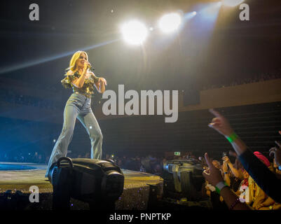 Bournemouth, Regno Unito. Il 22 agosto 2018. Il cantante Kylie Minogue esegue presso il Centro Internazionale di Bournemouth alla folla come parte del suo tour d'oro. Foto Stock