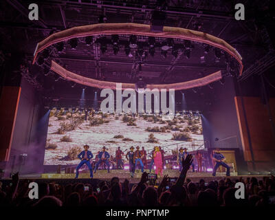 Bournemouth, Regno Unito. Il 22 agosto 2018. Il cantante Kylie Minogue esegue presso il Centro Internazionale di Bournemouth alla folla come parte del suo tour d'oro. Foto Stock