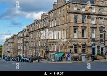 Edimburgo Scozia architettura georgiana case e negozi Dundas Street e GREAT KING STREET Foto Stock